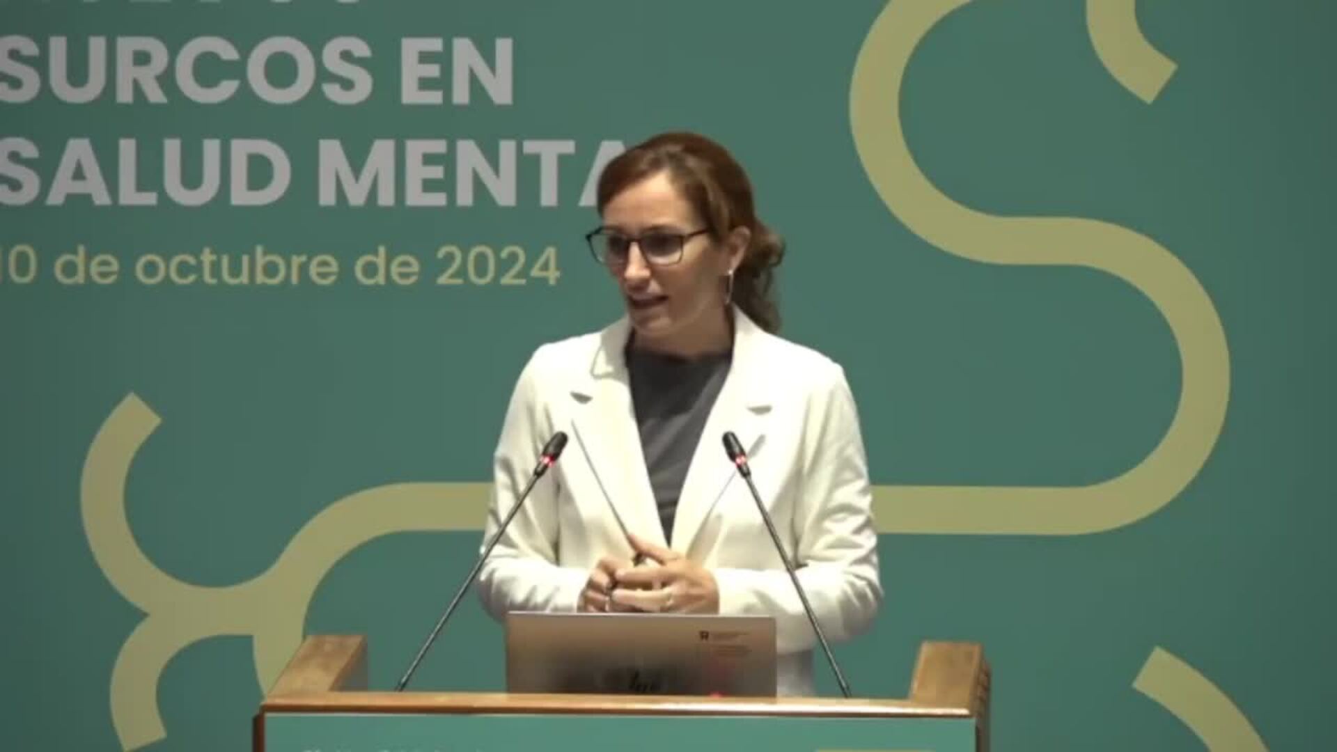 Mónica García carga contra la "era del agotamiento" y la 'idealización' de vivir con "presión"