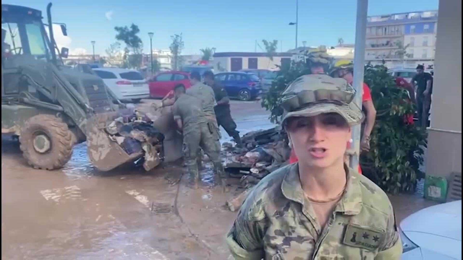 Efectivos del Ejército de Tierra explican las labores que están llevando a cabo en Valencia