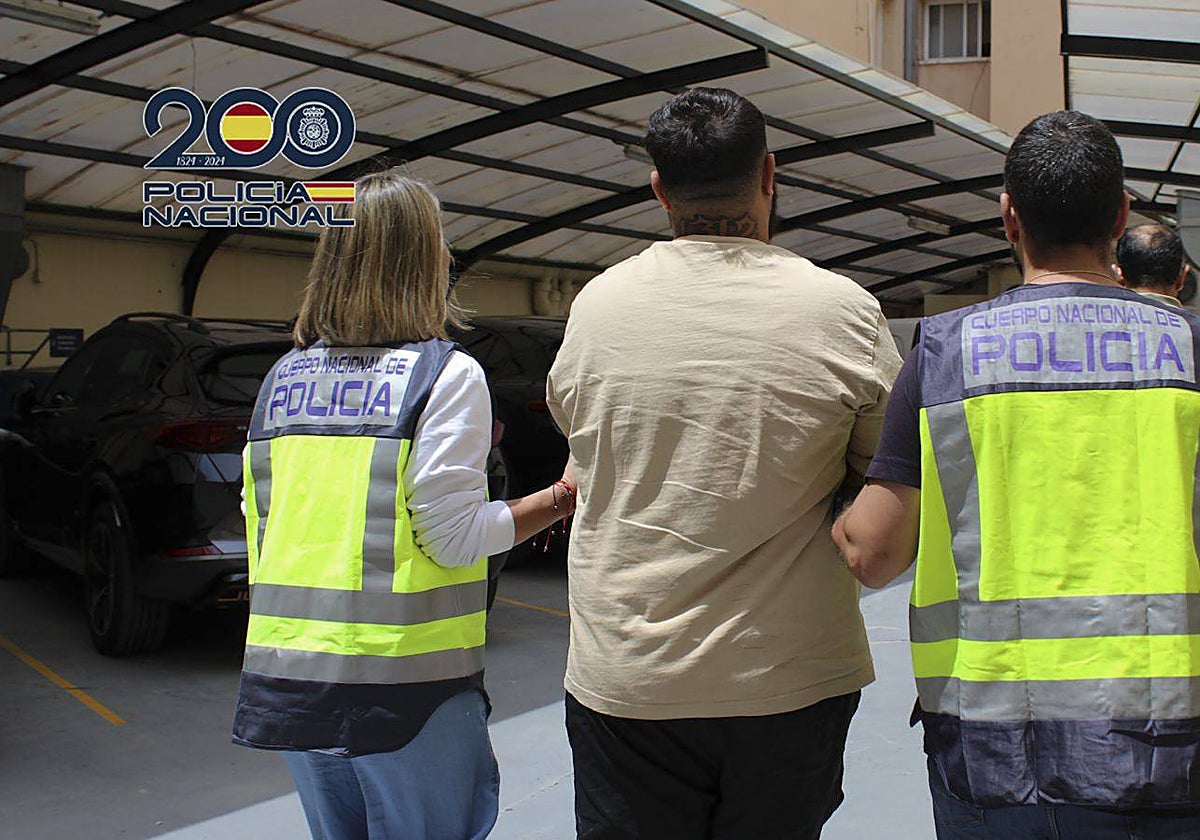 El autor del atropello cuando decidió entregarse a los agentes.