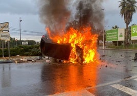 Vehículo incendiado en Alboraya.