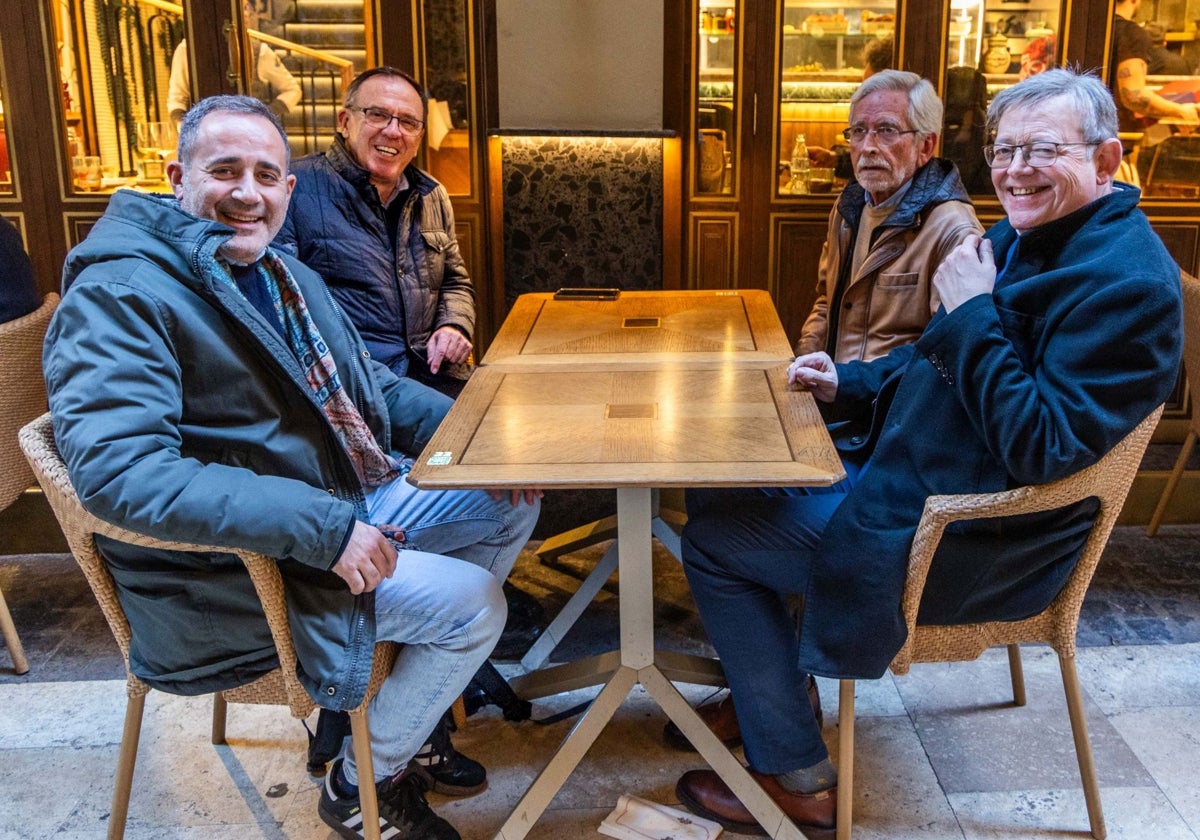 Alarte, Puig, Pla y Lerma, este jueves, en pleno centro de Valencia.