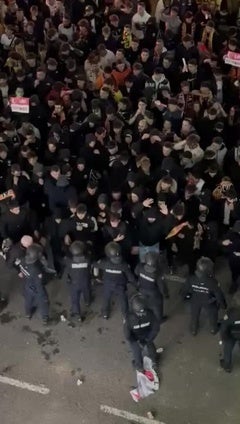 Cargas policiales en Mestalla antes del partido Valencia CF-Real Madrid