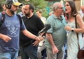 María Amparo, cantando Albaes en el barrio de Benimaclet.