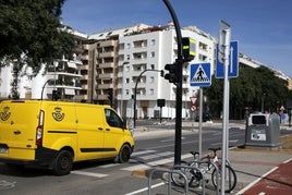 Uno de los radares instalados en la avenida Joan Fuster.