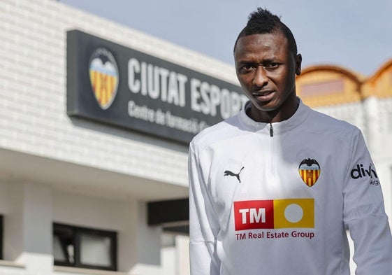 Umar Sadiq, en Paterna.