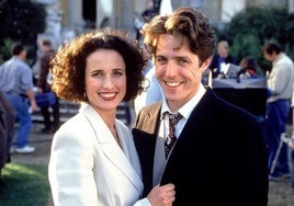 Andie MacDowell y Hugh Grant en 'Cuatro bodas y un funeral'.