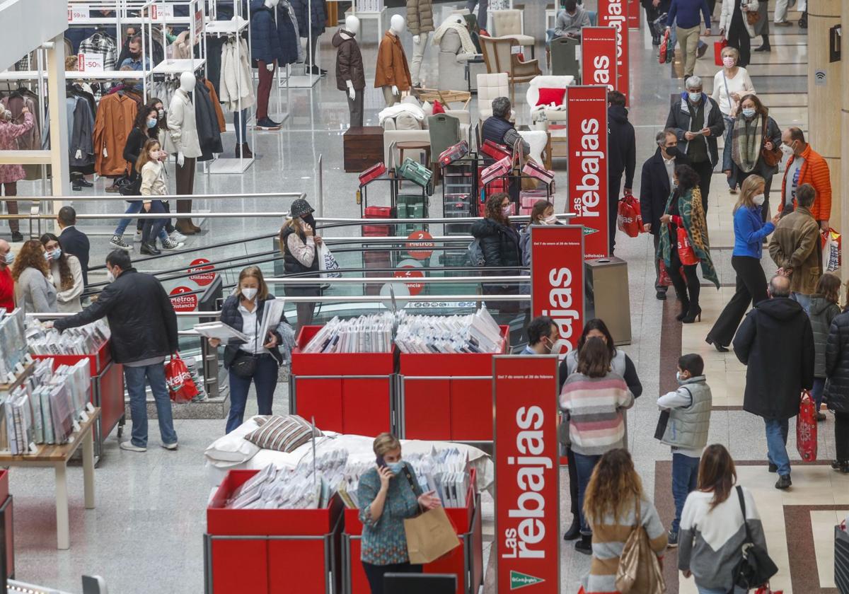 Rebajas en un centro comercial.