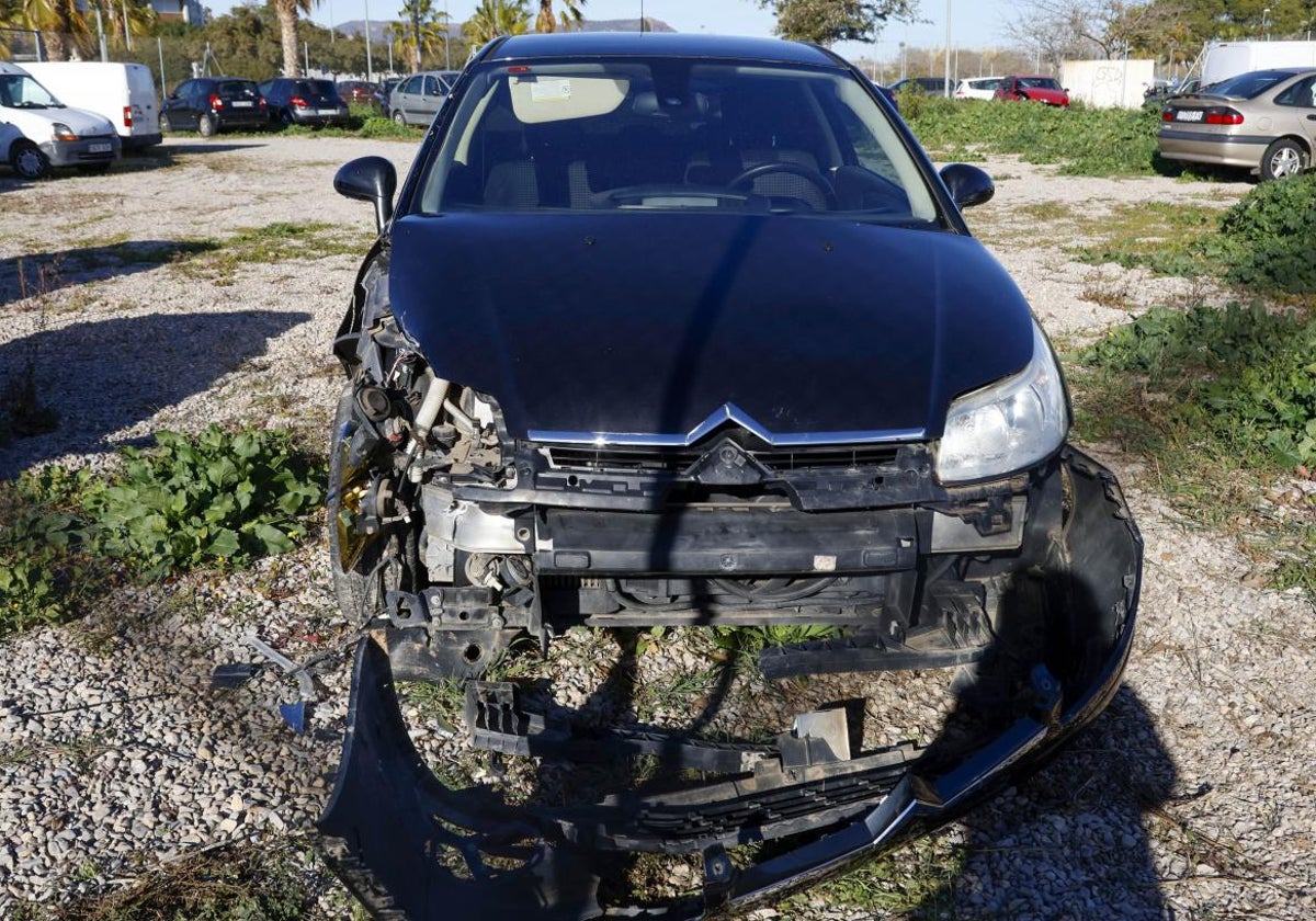 El coche que colisionó contra el vehículo de la víctima.