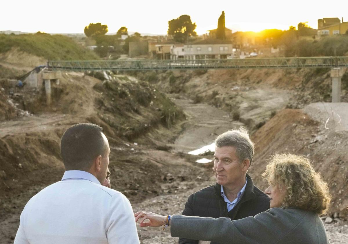 El presidente del Partido Popular, Alberto Núñez Feijóo, ha visitado este miércoles la zona cero.