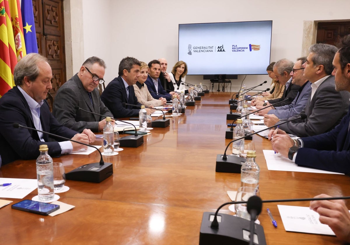 Reunión con representantes de la Confederación Empresarial de Hostelería de España y la Federación valenciana.