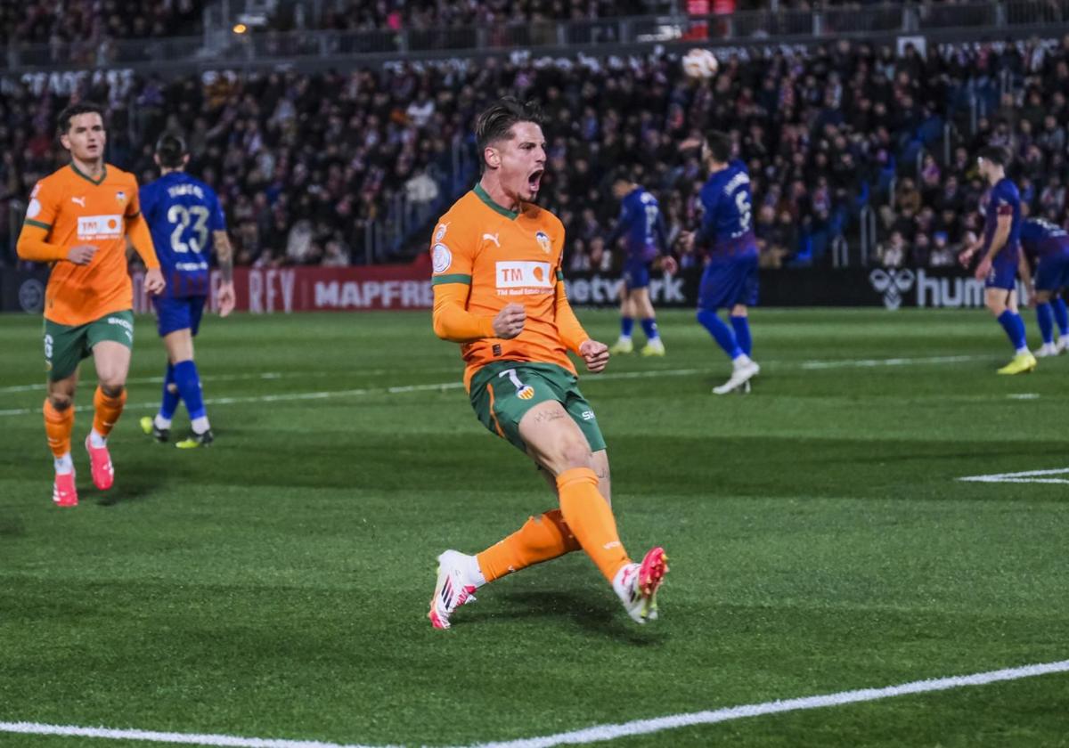 Canós celebra su gol ante el Eldense.