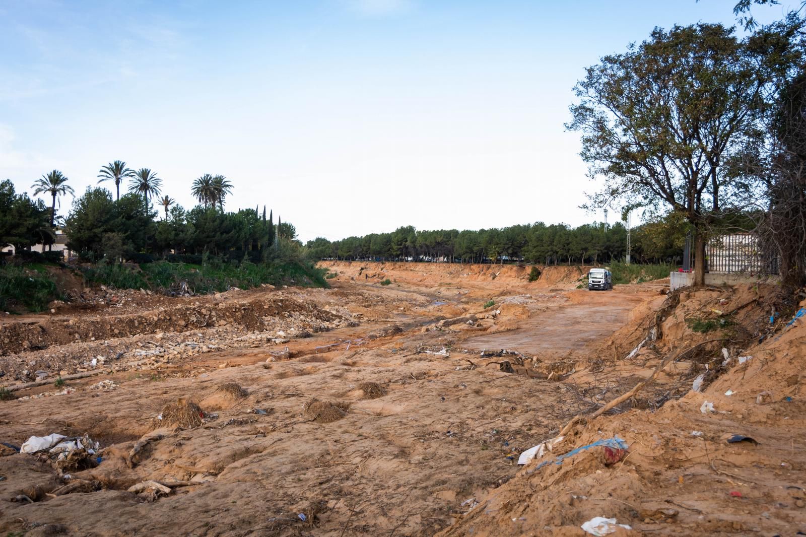 FOTOS | Obras de urgencia en los barrancos tras la dana de Valencia