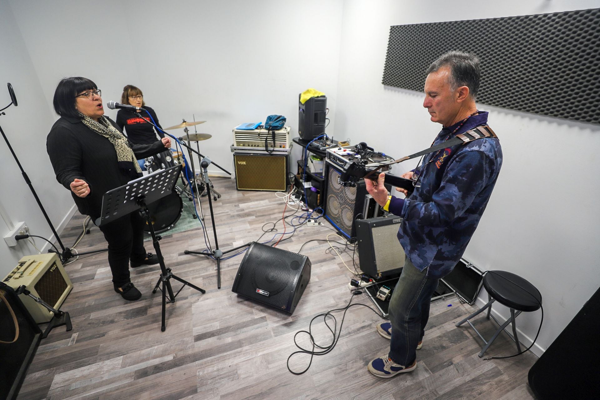 Así es un ensayo de los Iaio Rockers