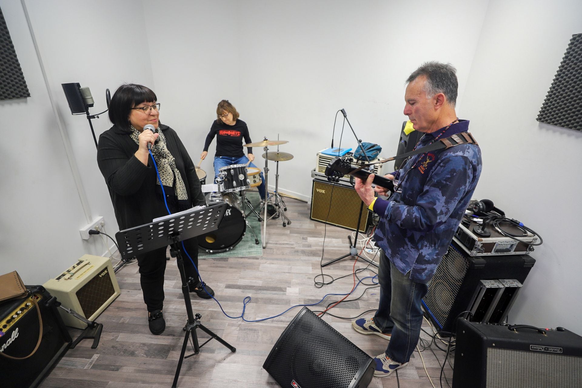 Así es un ensayo de los Iaio Rockers