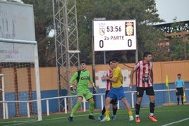 Ángel, delantero dianense durante un partido.