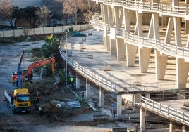 Maquinaria en los trabajos del nuevo Mestalla este viernes.