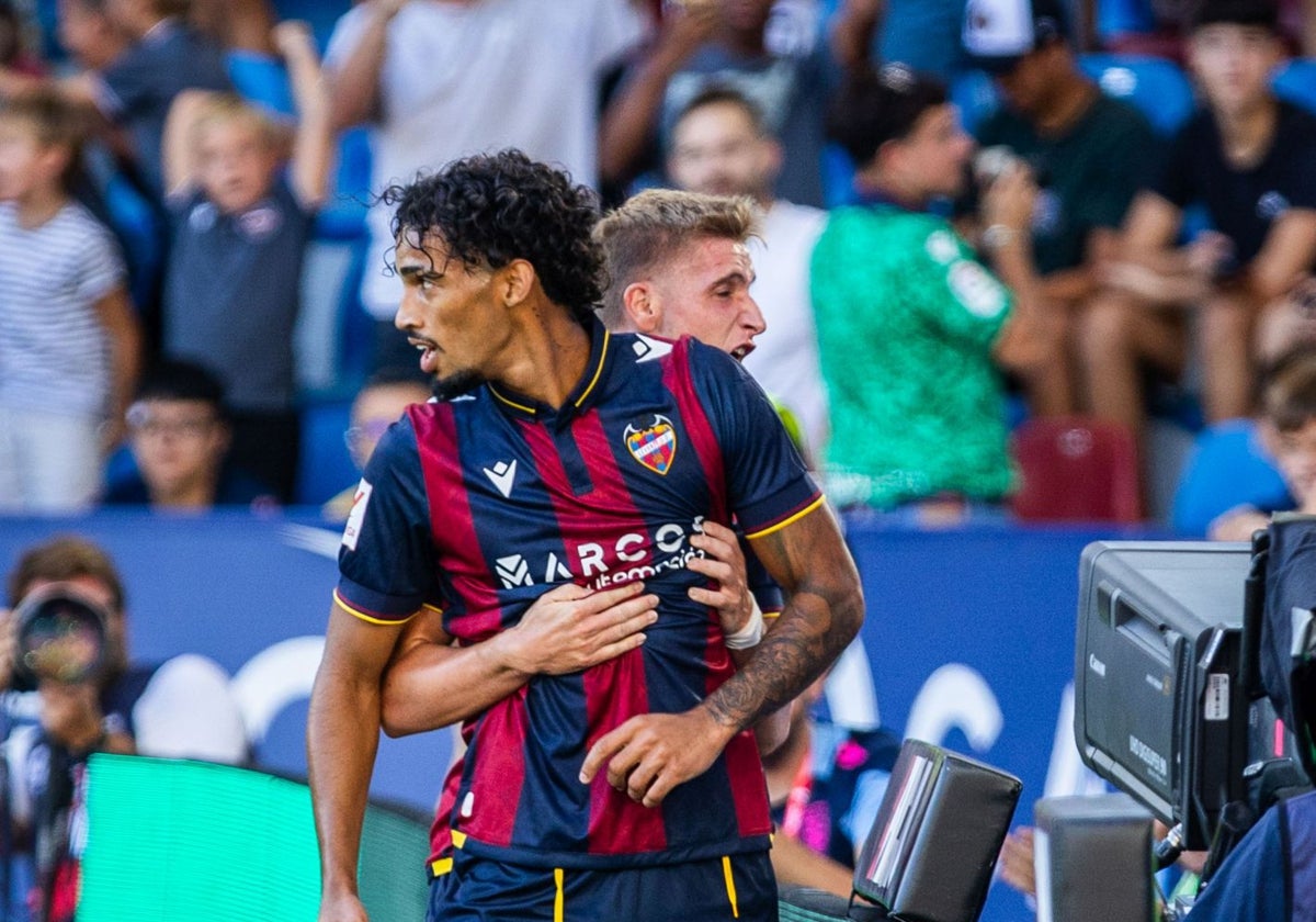 Fabrício Santos celebra un gol durante un partido de la temporada pasada.