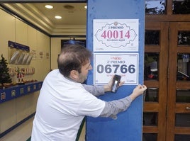 Una administración entrega un premio millonario de lotería. Imagen de archivo.