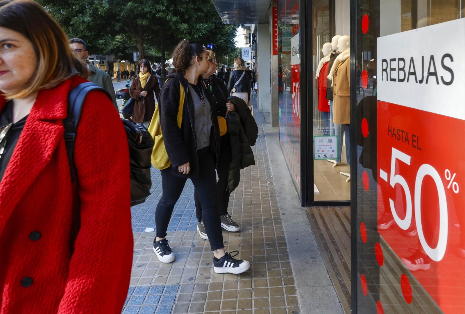 FOTOS | Primer domingo de rebajas en Valencia