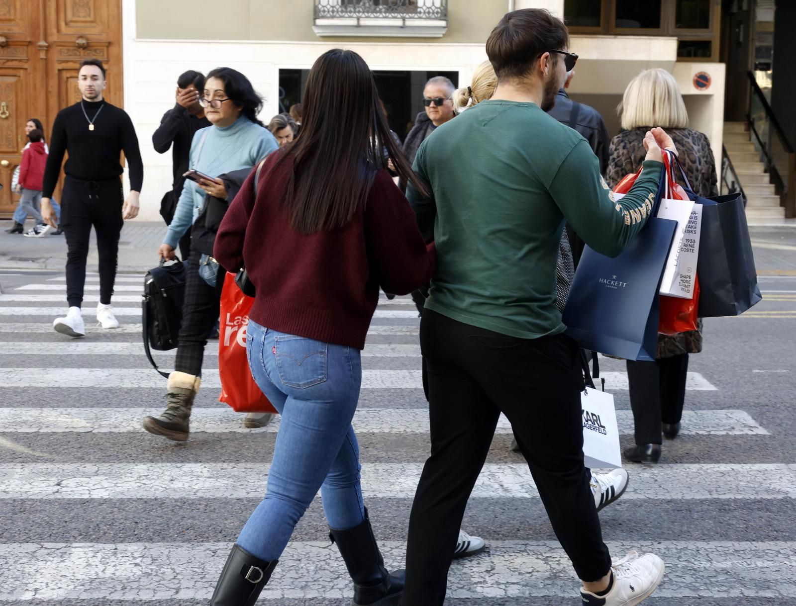 FOTOS | Primer domingo de rebajas en Valencia