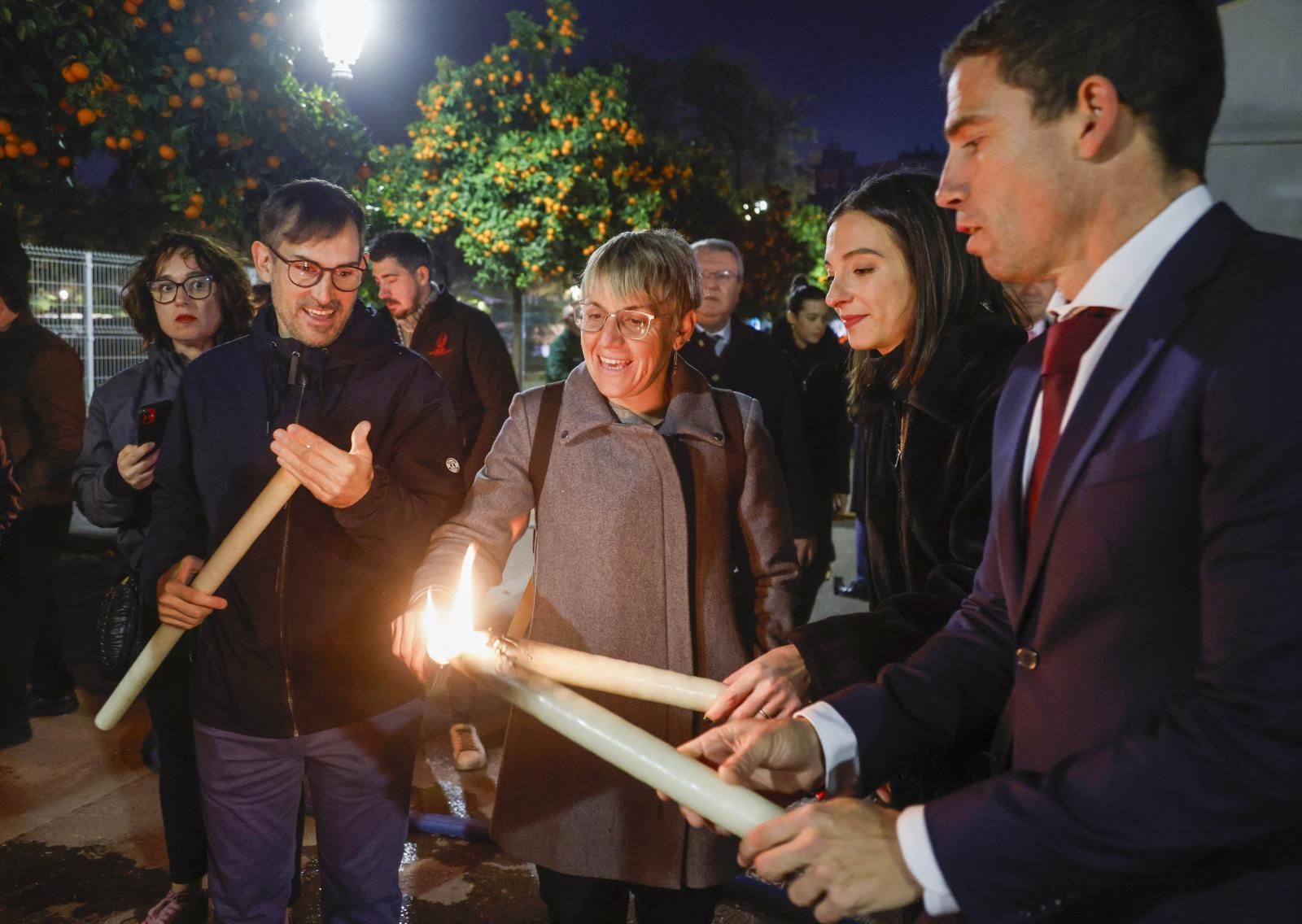 Arde la hoguera de Sant Antoni en Valencia