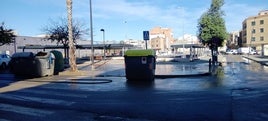 Limpieza con agua en las calles de Albal.