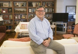 Andrés Goerlich, en el salón de su casa en una fotografía de archivo.