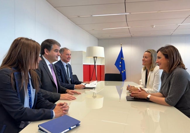 Reunión de Catalá y Llobet con el vicepresidente de la Comisiónd e Cohesión y Reformas, Raffaele Fitto.