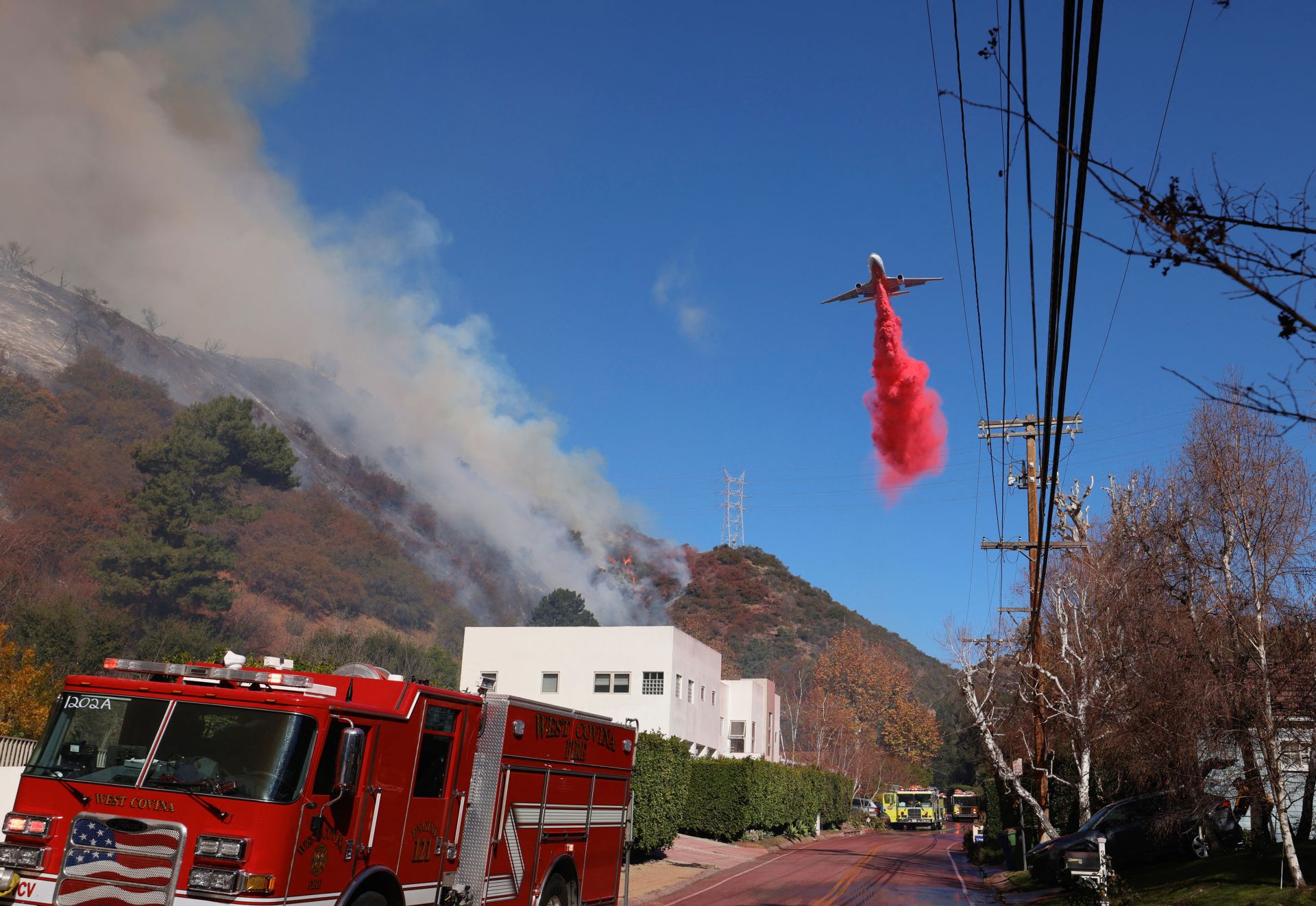 ¿Por qué Los Ángeles está cubierta de polvo rosa durante los incendios?