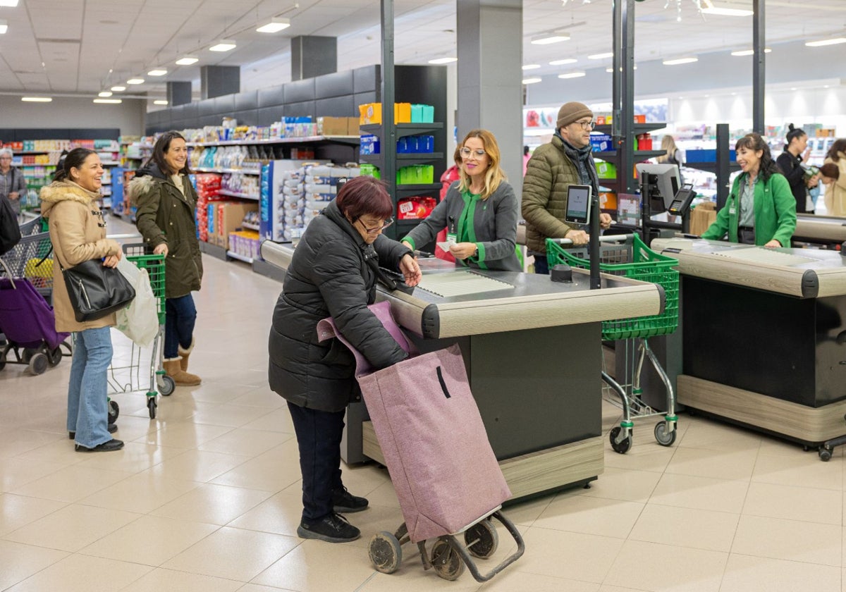 Interior del supermercado de Algemesí.