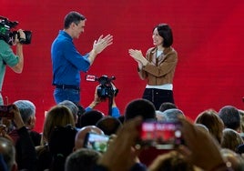 Sánchez y Morant se aplauden en el congreso del PSPV en Benicàssim.