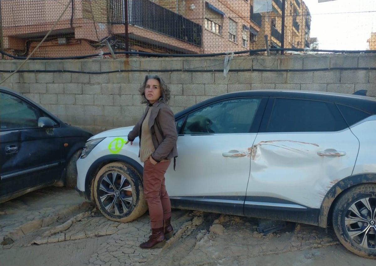 Imagen secundaria 1 - Coche de un taxista, y una vecina que se ha quedado sin su furgoneta.