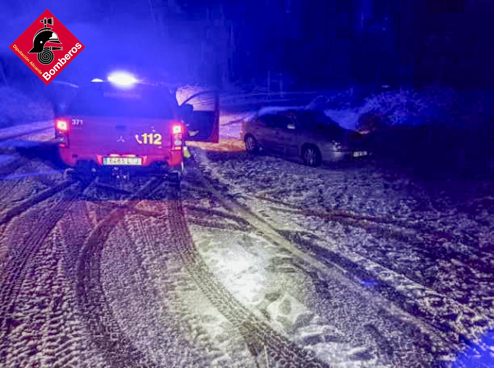 Rescate de coches en la carretera entre Banyeres y Alcoi esta madrugada.