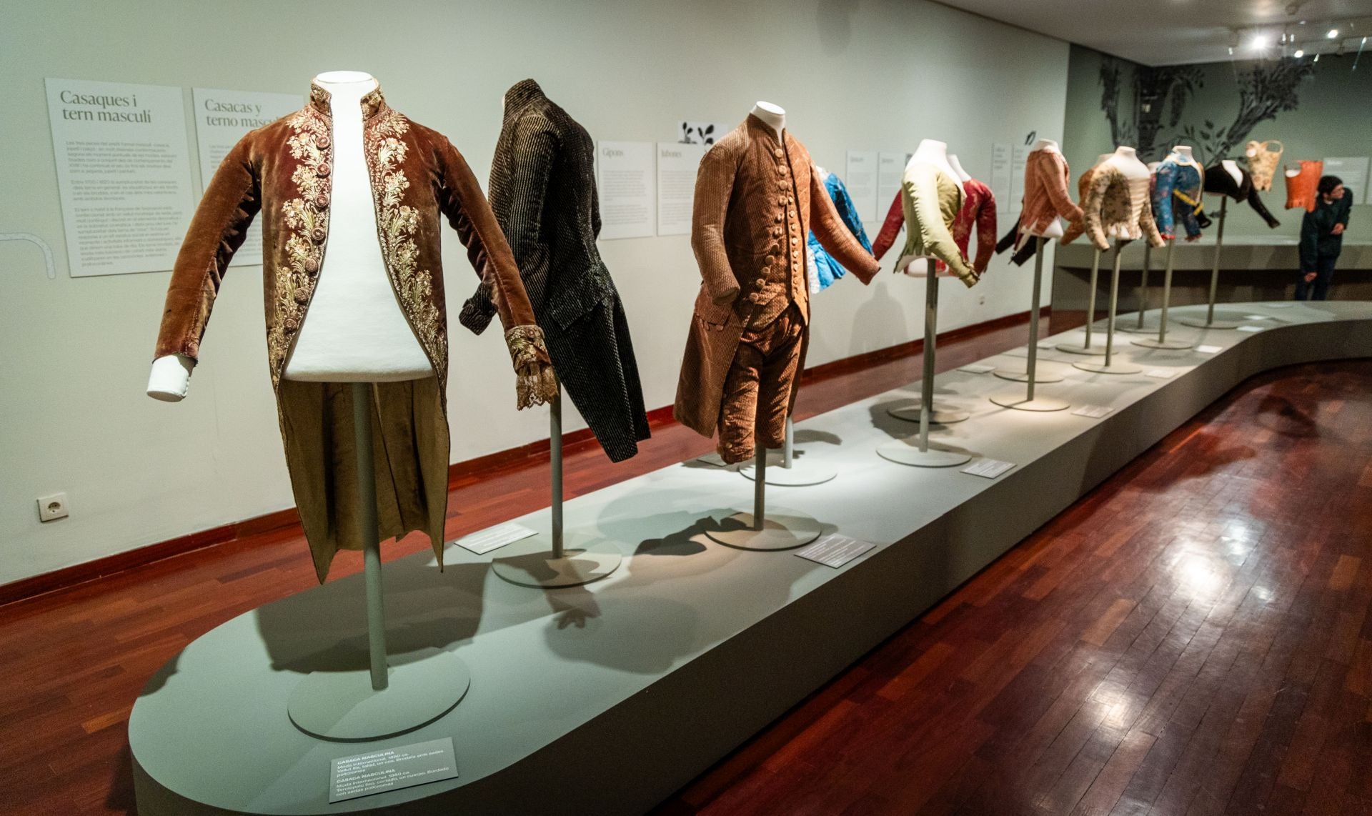 La espectacular colección de trajes de una ilustre familia valenciana