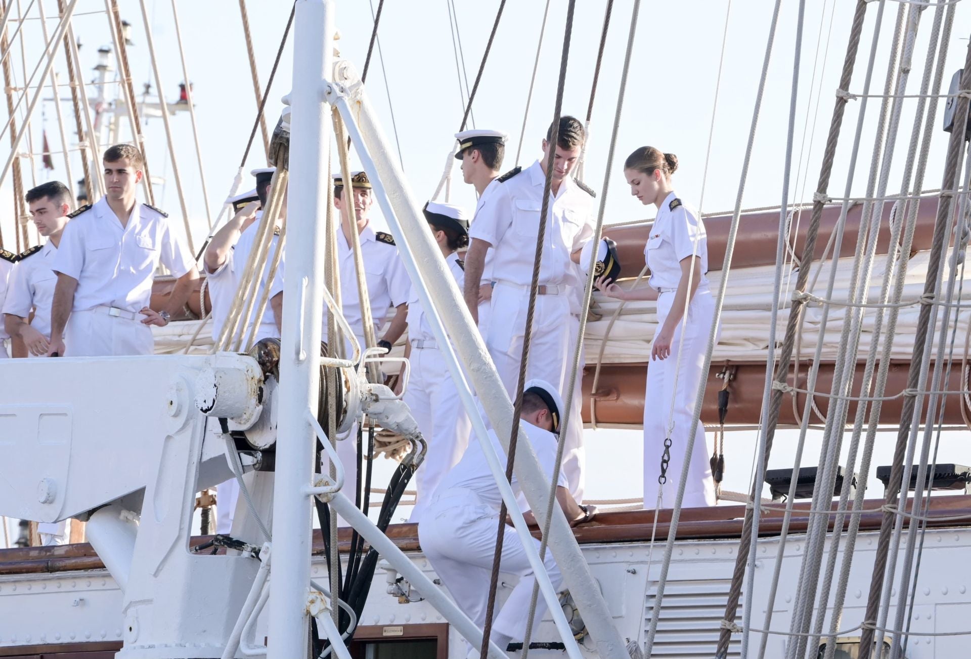 Leonor llega a Tenerife a bordo de Elcano