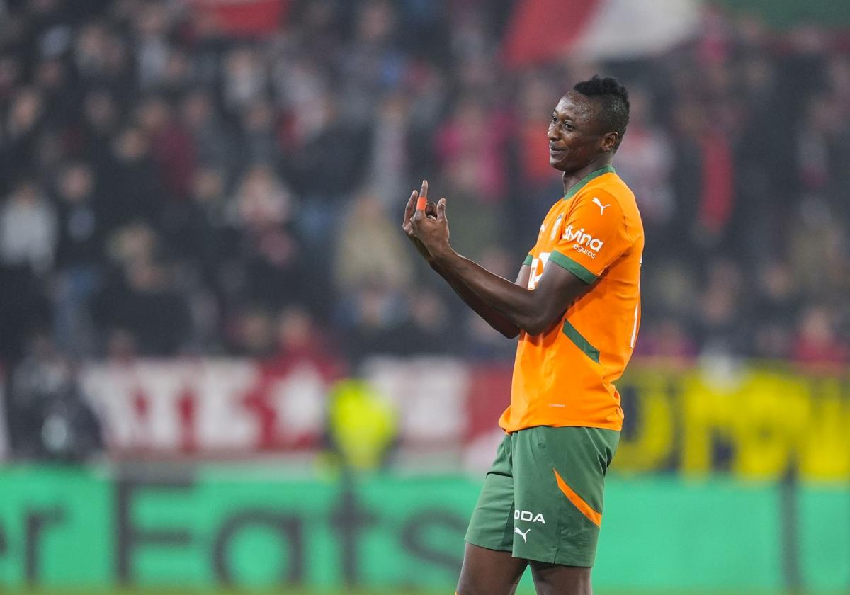 Umar Sadiq en el partido ante el Sevilla.