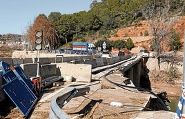 El estado de un tramo de carretera de Pedralba.