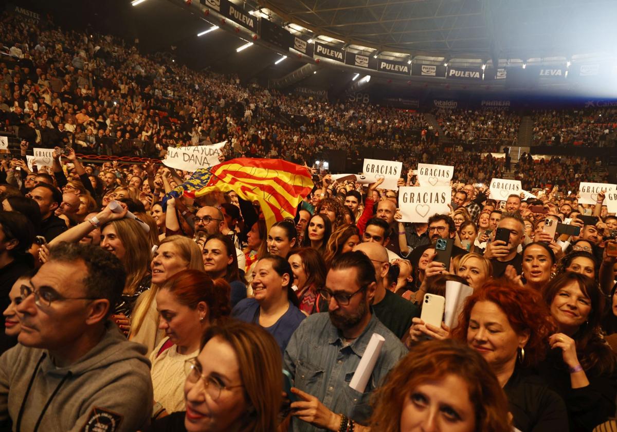 FOTOS | Concierto benéfico de Manolo García en Valencia para los afectados por la dana