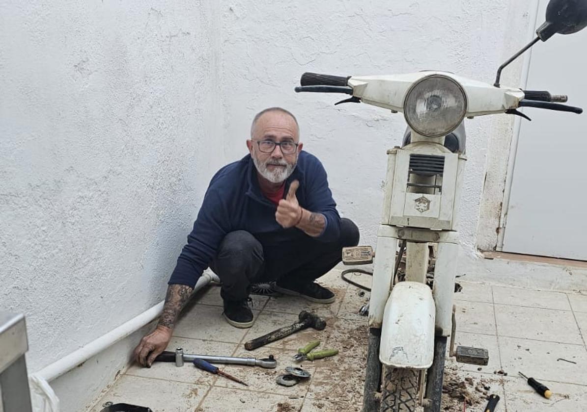 Vespino sacadas del barro de la dana que volverán a la carretera