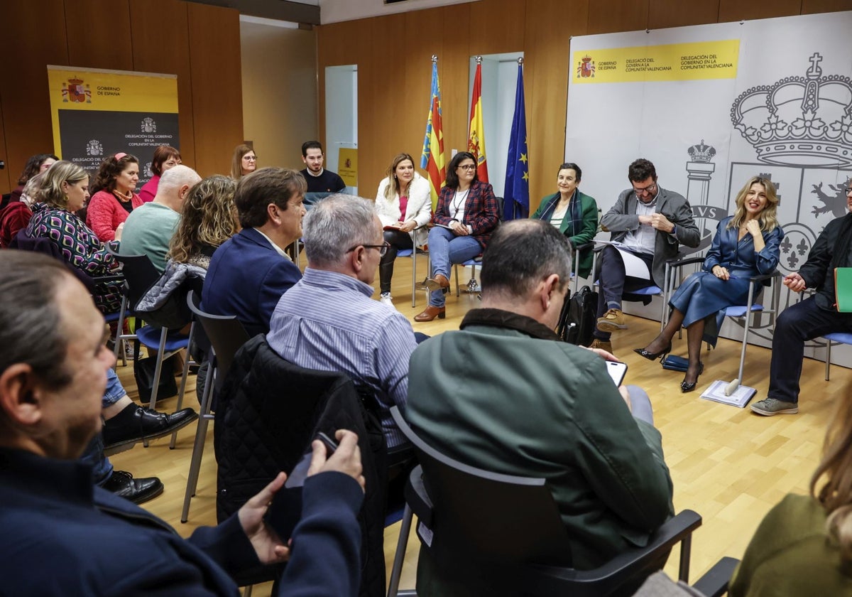 Yolanda Díaz, durante la reunión con los alcaldes de los municipios afectados por la dana.