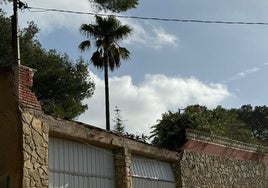 Imagen de una de las casas de la urbanización Cumbres de Calicanto tras la dana.