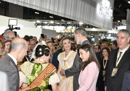 Los Reyes visitan el stand de la Comunitat en la inauguración de Fitur