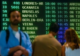 Pasajeros en una de las terminales del aeropuerto.