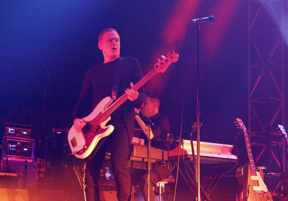 Bryan Adams, durante su concierto en Valencia.