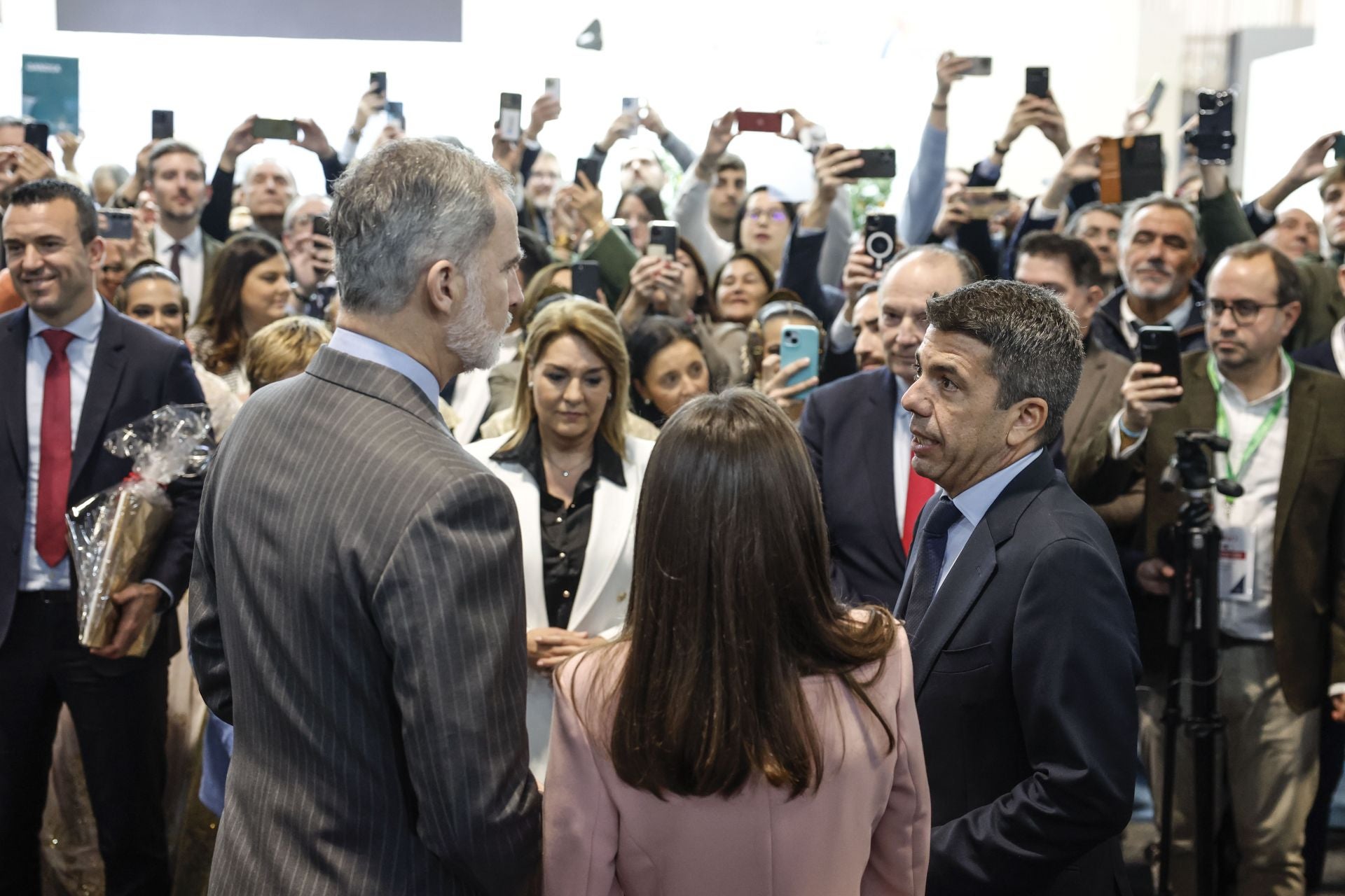 Fotos: los Reyes visitan el stand de la Comunitat Valenciana en Fitur