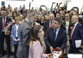 Fotos: los Reyes visitan el stand de la Comunitat Valenciana en Fitur