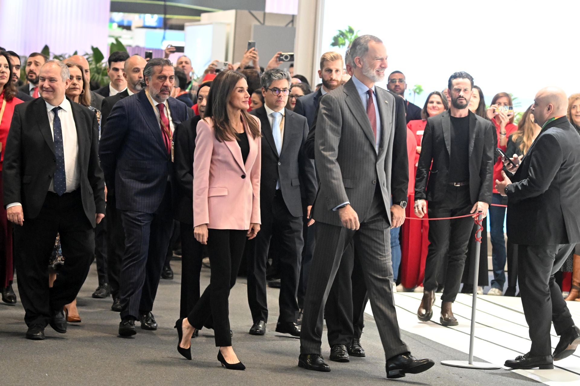 Fotos: los Reyes visitan el stand de la Comunitat Valenciana en Fitur