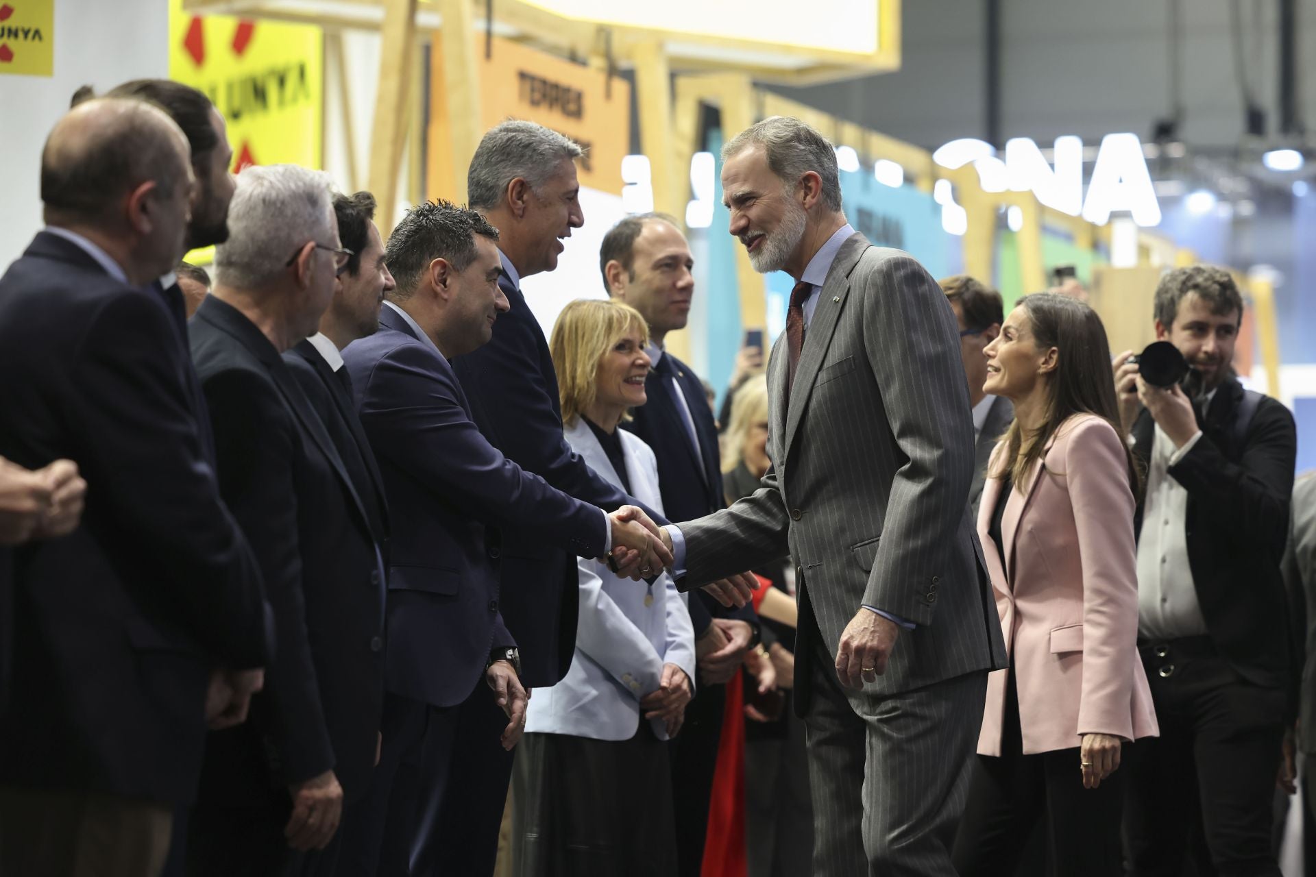 Fotos: los Reyes visitan el stand de la Comunitat Valenciana en Fitur