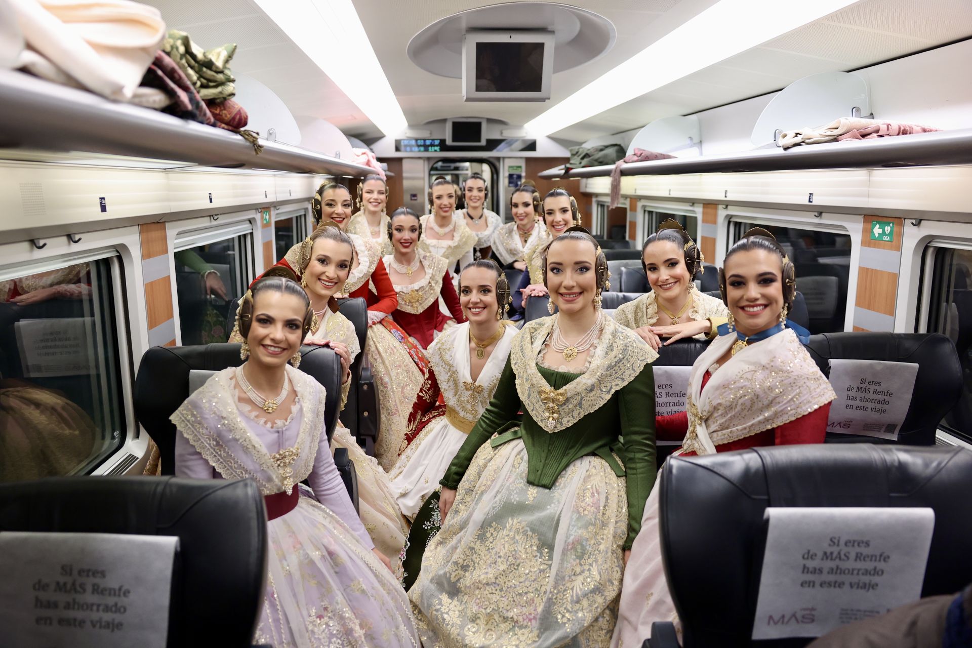 Fotos: los Reyes visitan el stand de la Comunitat Valenciana en Fitur