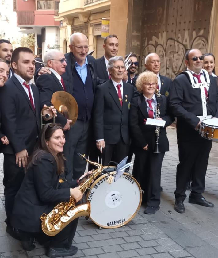 Imagen secundaria 2 - Caras conocidas en el bautismo de San Vicente: de Juan Roig y Hortensia Herrero a Mayrén Beneyto y Carmen de Rosa